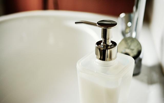 Lather Up Responsibly: Eco-Friendly Soap and Shampoo Choices